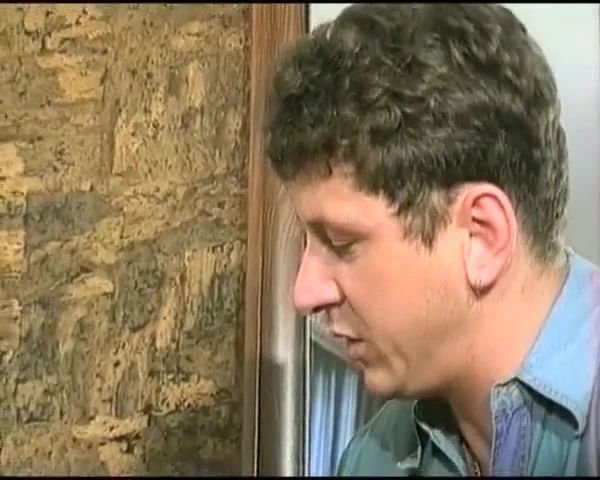 Almanya'dan sarışın kadın büyük şişeyi amına indirmeye çalışıyor