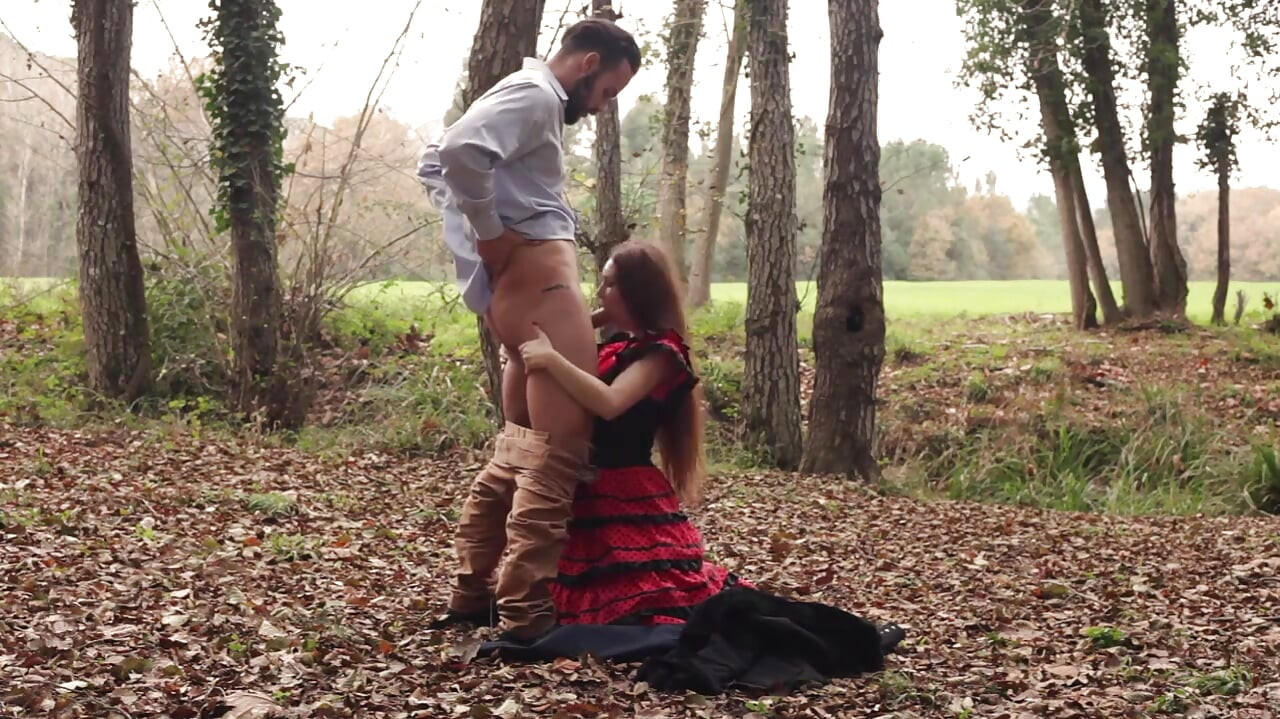 Spódnica Polka W Kropkę Jebana Ciężko W Lesie