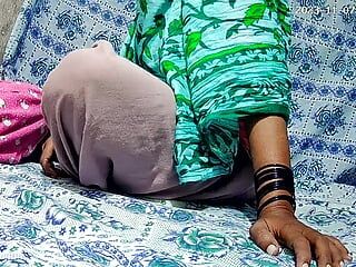 Indische stiefmutter und stiefsohn haben sex im dschungel