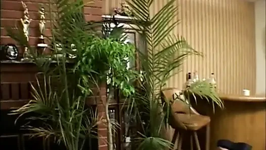 Ngentot memek tua & muda, fingering pantat sampai dicrot di muka