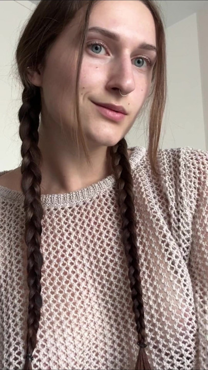 I enjoy teasing you with my boobs😘