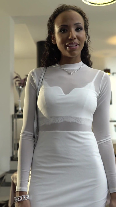 La princesa de ébano Romy Indy quiere tu polla entre sus dedos de los pies - itspov