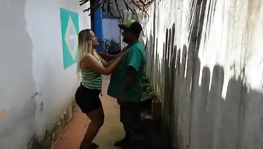 Я заплатил за ланч-бокс сосанием