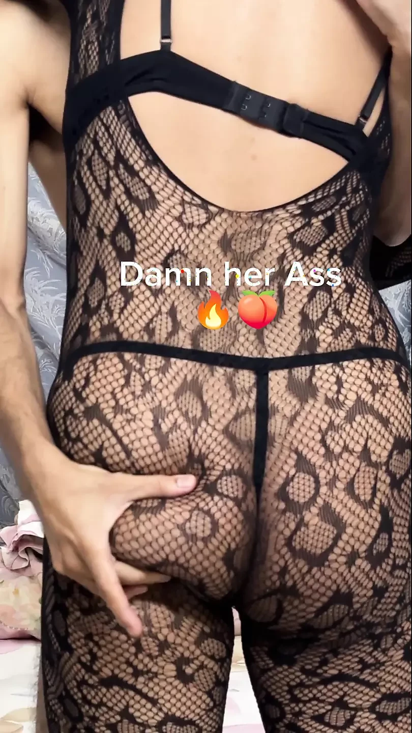 Seksi götlü evli kadın sert ve sert bir seks için baştan çıkarılmış kocayı ağzına boşaltıyor kamera 2