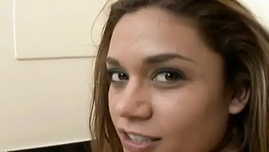 Ein monsterschwanz für ihren süßen mund