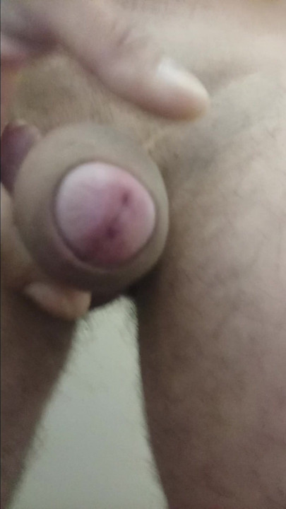 Beautiful big white view from below! Masturbation and caressing with a hand, with a leak, very close-up! Cute girls, who will caress!?