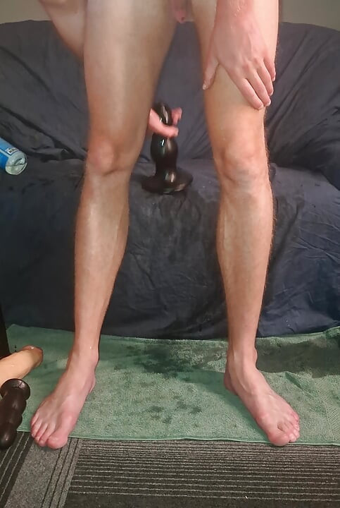 Ekstreme anale enorme dildoer - pissende orgasme