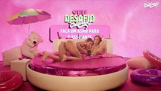 Lesbian muda rambut pirang lagi asik masturbasi dan