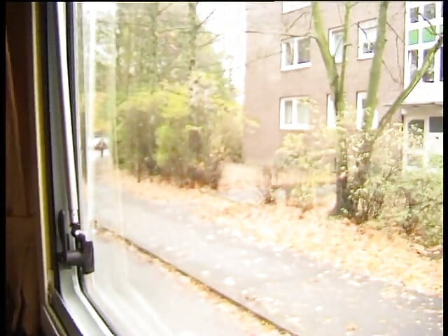 Iso-perseinen tyttö saa kovan panon kahdelta mieheltä