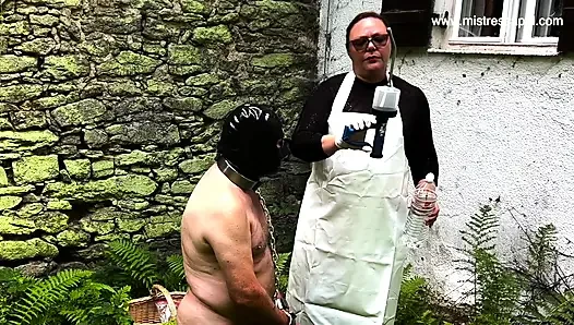 Dominatrix sahibe April ceza blokajı