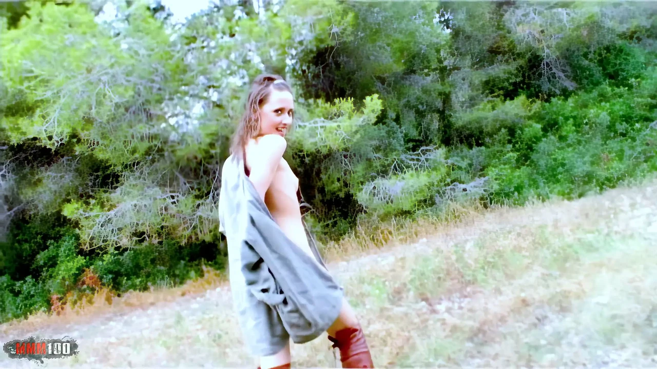 Moana Mendez: Sexy Hot Teen in the Forest Spreading Her Pussy