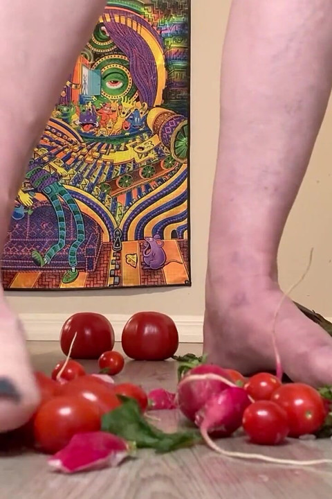 Size 16 Foot Crush with Vegetables