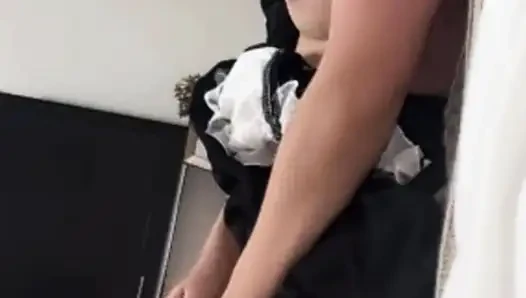 Japanisches mädchen gekleidet als zimmermädchen aus Live jasmin