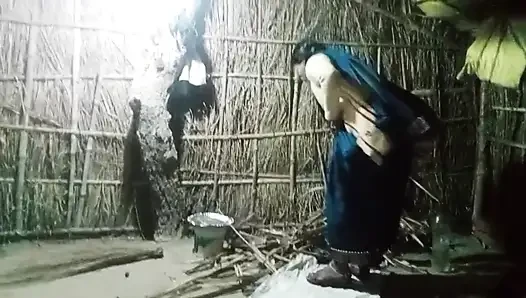 Köylü yenge evde sikişiyor