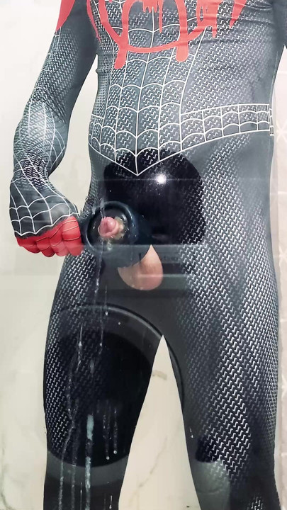 I love spinning spider webs)))
