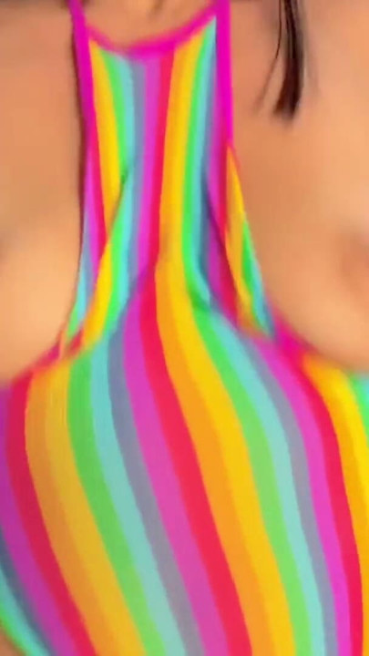 무지개 란제리로 나를 유혹하는 배다른 여동생과 나는 항상 그녀가 그녀의 질을 주려고 떨어지네 | 클립 1