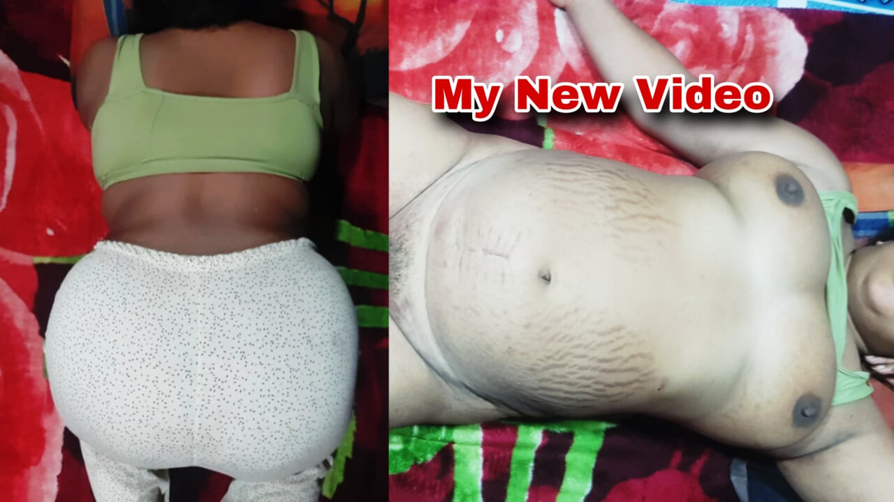Desi Housewife Showing Boobs And Big Ass.