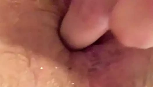 Kendimi bir salatalık ile beceriyor ve kıçımı parmaklıyor