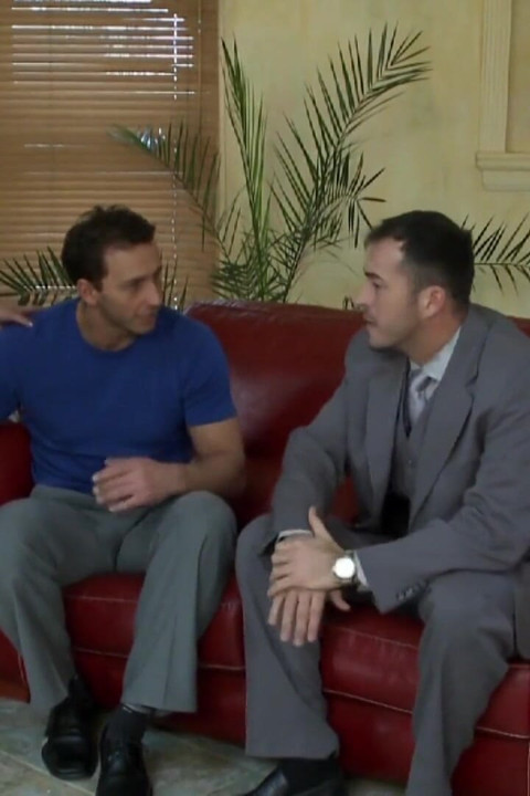 Брюнетка з великими цицьками отримує подвійне проникнення