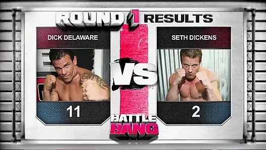 Pelacur seksi dan pria berotot bersenang-senang di atas ring