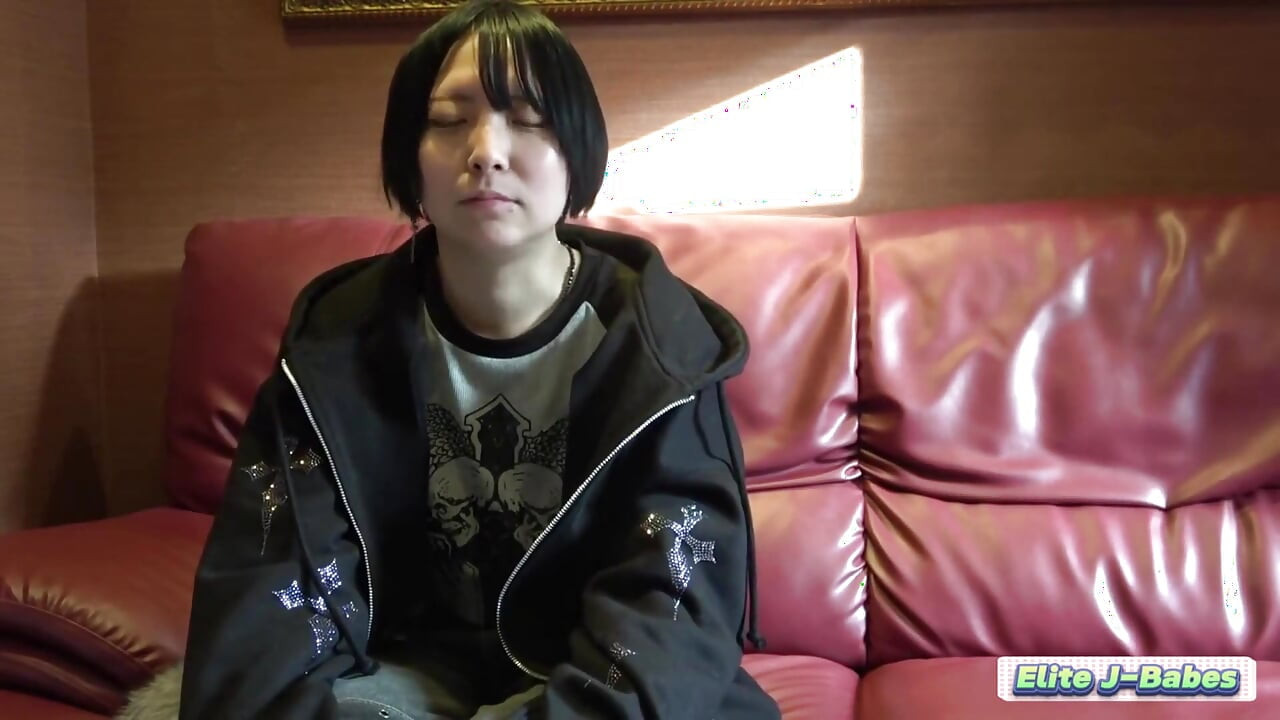 Boyish Beauty Claims No Interest yet Quietly Steps Forward Revealing Unexpected Confidence