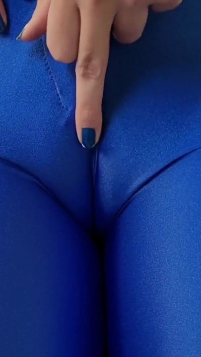 Hot big ass in leggings showing hairy cameltoe | Clip 1