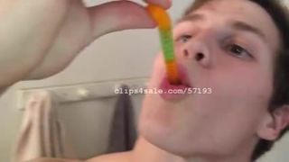 Vore Fetish - Aaron makan gummy worms part5 video1
