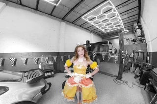 Lucy Foxx как Дейзи из MARIo Kart World настроен, чтобы доставить незабываемые моменты для вас