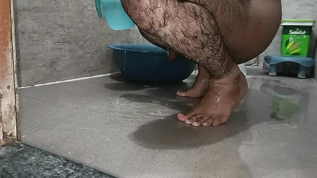 Guys, I love to bathe naked.