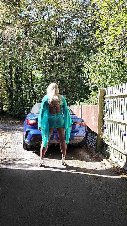Sexy transvestã¤t kellycd2022 in meinem sexy mesh sehen durch ihr kleid, höschen und absätze