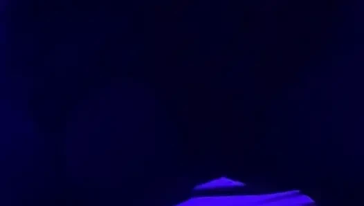 Zoey Portland получает большой член в задней части клуба