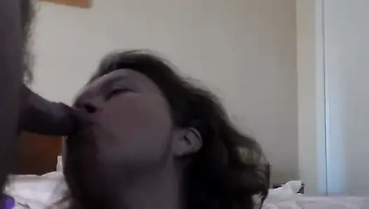 Jen Johns'un yarağını ve dildosunu emiyor