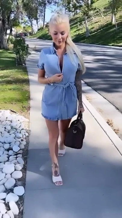 Sexy cay walk