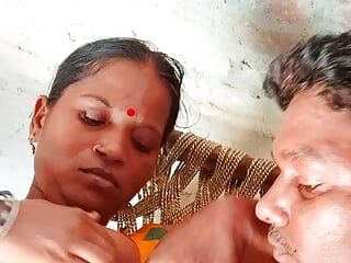 Haut Indian Desi Bhabhi Kissing