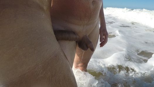 Cachonda en la playa y encontré a un chico para hacerme correr