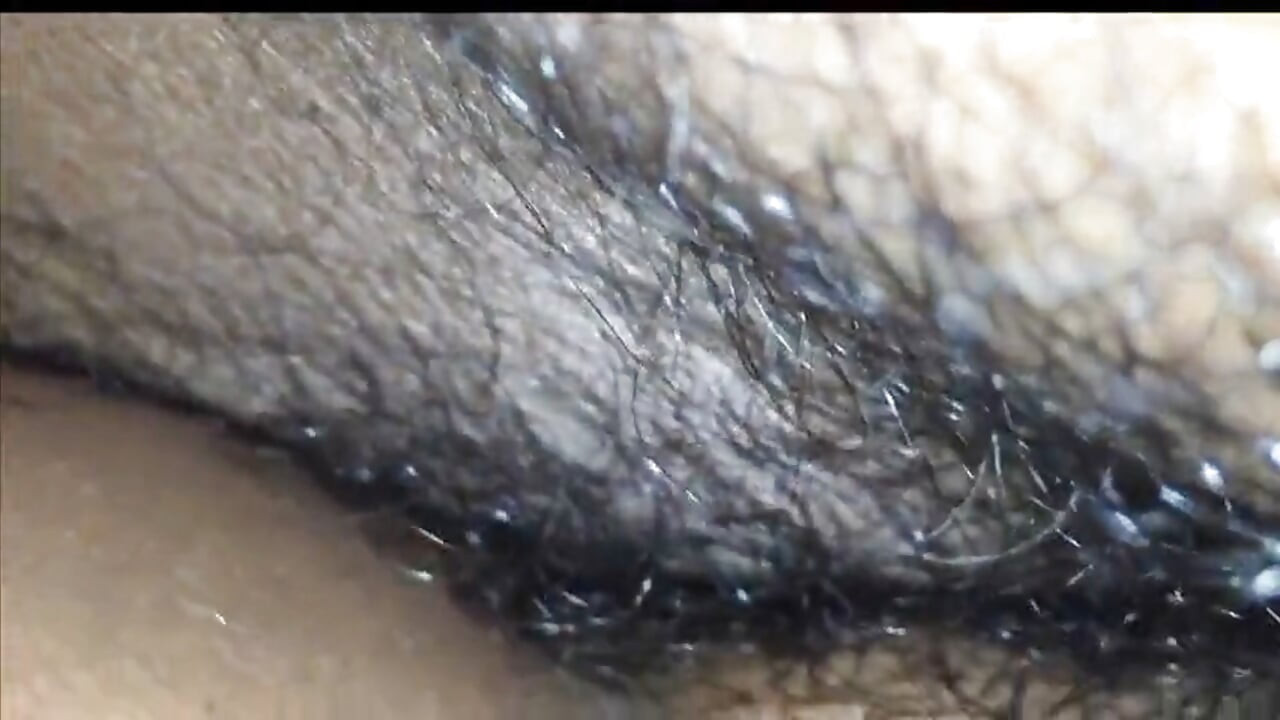 Pepek berbulu dan kote besar video lucah