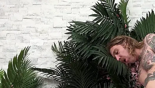 Sophie Tyler yarak emiyor ve Bryan Gozzling tarafından sikiliyor!