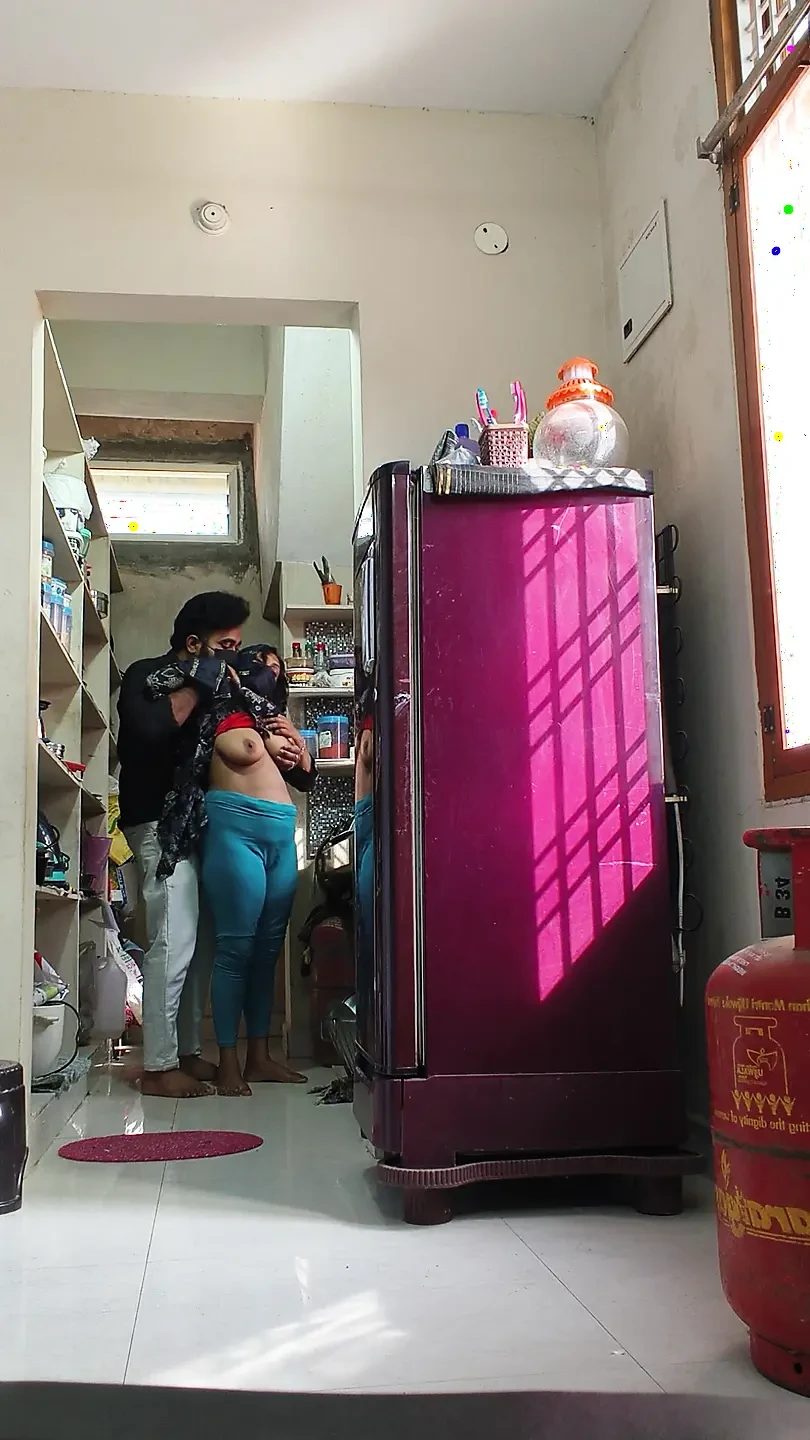 Desi girl ko kichen me chodha