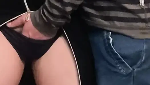 Omg!!! Незнакомец в переполненном метро - трах киски пальцами