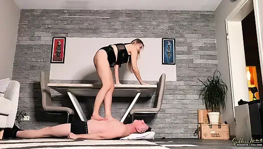 Топтающая свинка