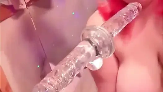 Pacar semok imut ini nyepong kontol pacarnya sendirian