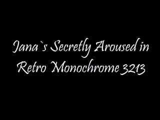 Secrètement excité en rétro monochrome 3213