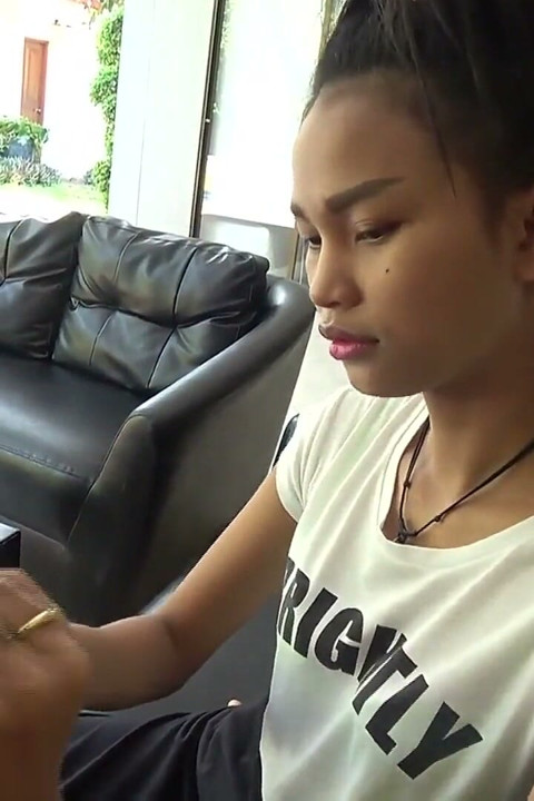 Cumshot directly to her hands