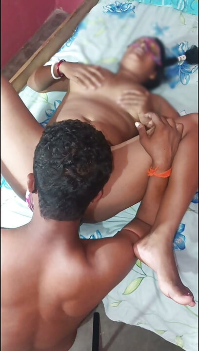 Desi mana apne sasur ke saath seks kar rahe hain. sasur apni puraani tarkibon se apni bahoo ko jabaradast chod rahe hain.