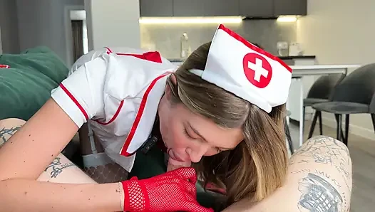 Sind Sie wirklich ein Krankenwagen? Sexy Ärztin verführt patienten