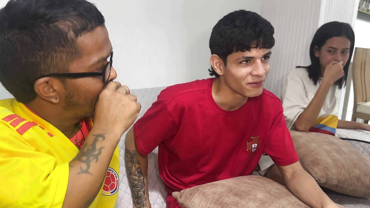 Cel mai bun prieten al meu trist de gelozie în timp ce îi futeam tare soția excitată după ce a pierdut pariul pe meciul Columbia - Portugalia
