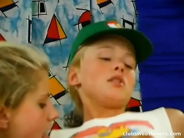 Debbie和Rowena的热辣3P