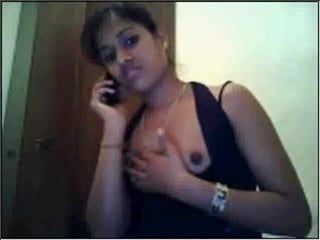 Desi Webcam-Masturbation mit Telefon