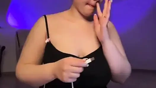 Jucielussie lagi asik dudukin wajahmu dan seks anal gaya doggy