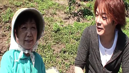 A076G11 A mature woman in her sixties is about to apply for AV. Nymphomaniac SEX in the shade of a tree in the forest!